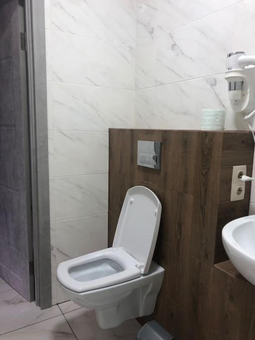 Apartment On Zarwanska Street Kamianets-Podilskyi Exterior foto